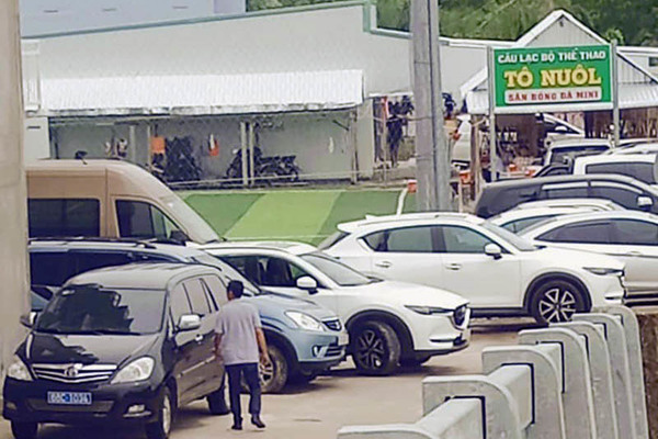 Nghe VietNamNet: Đi xe công ăn tiệc nuôi yến nhà Chủ nhiệm UB Kiểm tra, cán bộ bị kiểm điểm