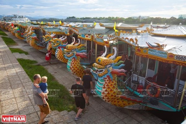 Dragon boat tour on Perfume River