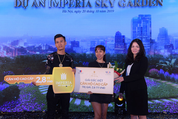 Khách hàng Imperia Sky Garden may mắn nhận thưởng 2,8 tỷ đồng