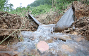 Đổ trộm dầu thải xuống sông Đà, cảnh báo an ninh nguồn nước