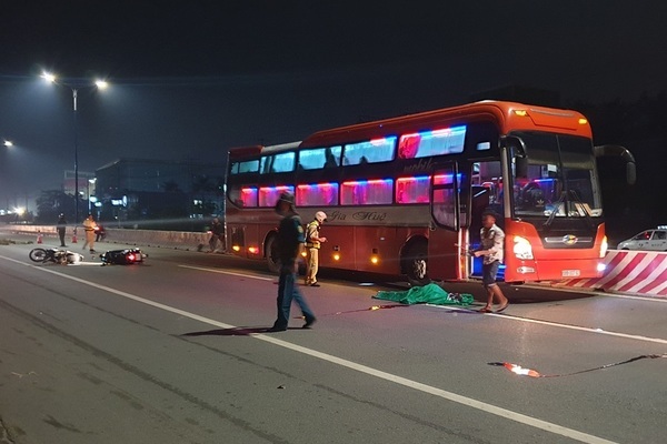 2 vụ tai nạn trong đêm khiến 5 người thương vong ở Bình Dương