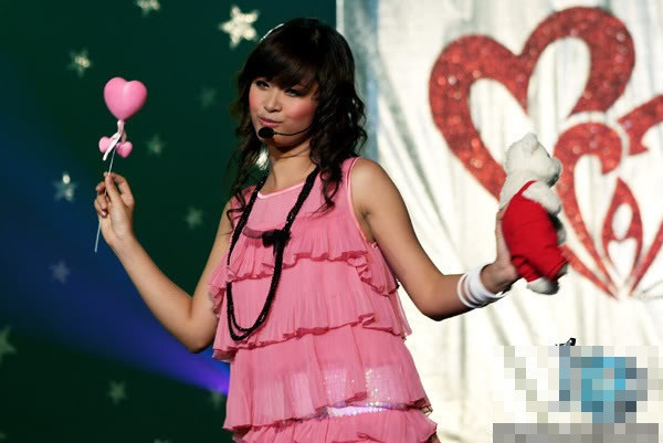 Những ca sĩ tuổi teen đình đám Vpop sau 10 năm giờ ra sao?