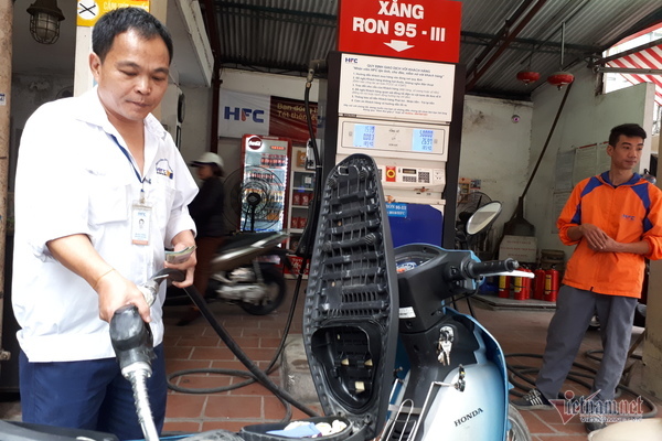 Giá xăng: 1 tháng 3 lần điều chỉnh, tiếp tục nộp quỹ bình ổn