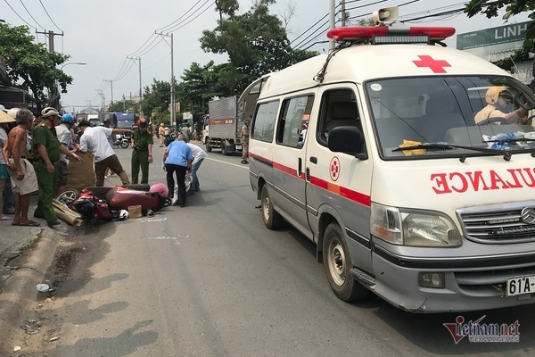 Né xe từ hẻm lao ra, người phụ nữ bị xe tải cán chết trên đường Sài Gòn