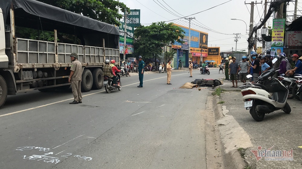 Né xe từ hẻm lao ra, người phụ nữ bị xe tải cán chết trên đường Sài Gòn