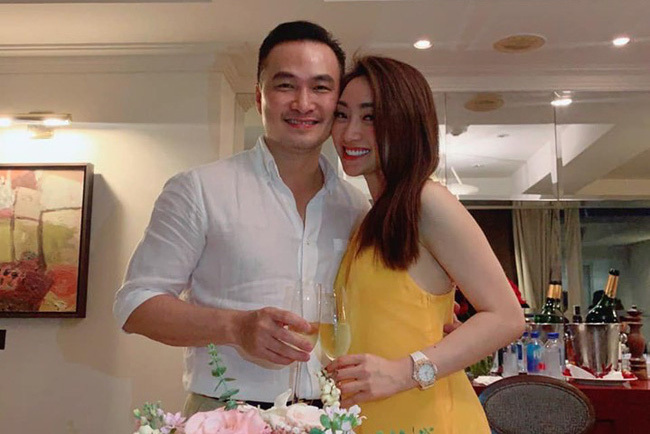 Chi Bảo công khai bạn gái mới xinh đẹp sau hai cuộc hôn nhân