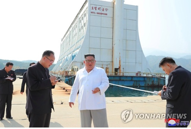 Kim Jong Un lệnh phá các toà nhà Hàn Quốc xây ở núi Kim Cương