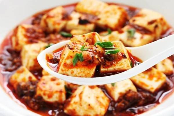 Trổ tài bếp núc với món đậu phụ sốt Tứ Xuyên thơm nức mũi