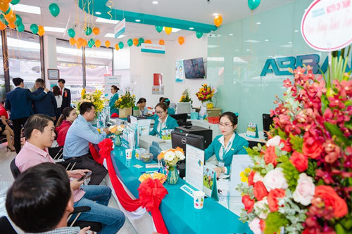 Tăng lãi suất tiền gửi, giảm lãi vay... 'đòn gió