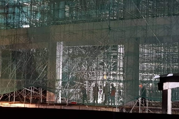 Sập giàn giáo Trung tâm văn hóa xứ Đông Hải Dương, 5 người bị nạn