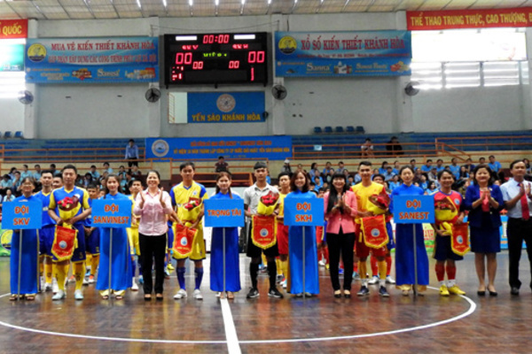 Tưng bừng giải bóng đá giao hữu Sanest*Sanvinest 2019
