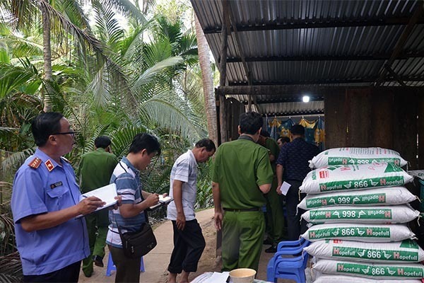 Vợ chết trong phòng ngủ, chồng treo cổ tử vong trên cây ở Bến Tre