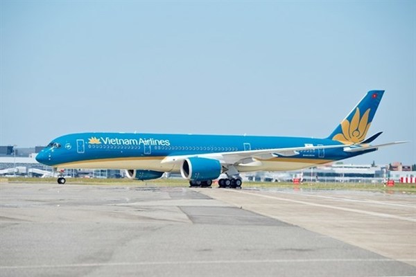 Vietnam Airlines raises salary for its pilots