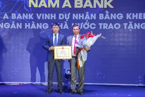 NAM A BANK nhận Bằng khen của Thống đốc Ngân hàng Nhà nước Việt Nam