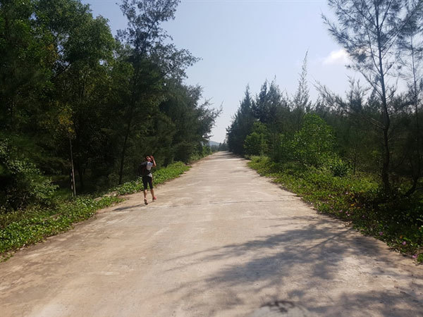 Meet the woman running from Hanoi to HCM City for charity