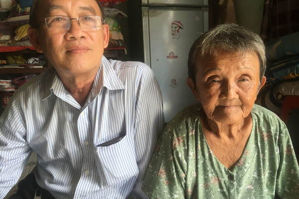 Bà cụ ngủ gầm cầu Sài Gòn từ nhỏ, 82 tuổi được làm giấy khai sinh
