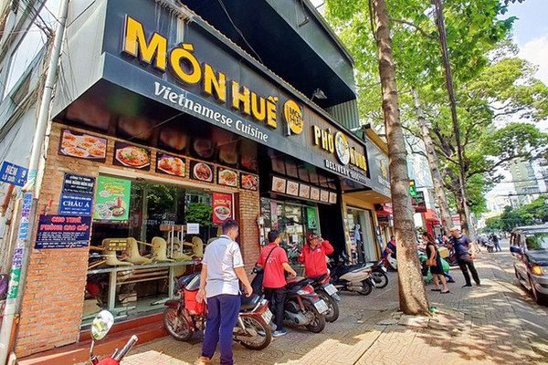 Investors sue founder of loss-making eatery chain Mon Hue
