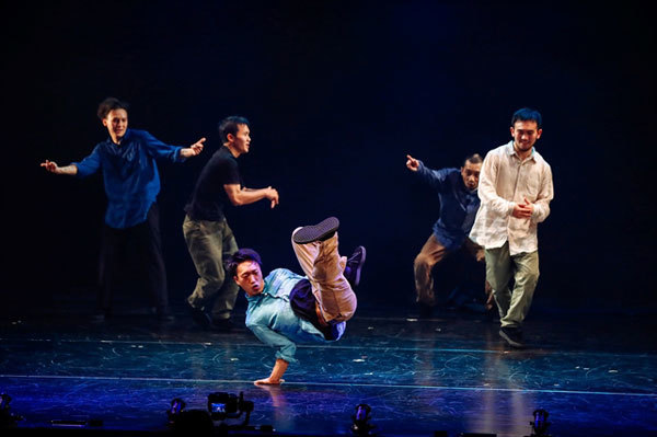 Asian artists dance together in Hanoi