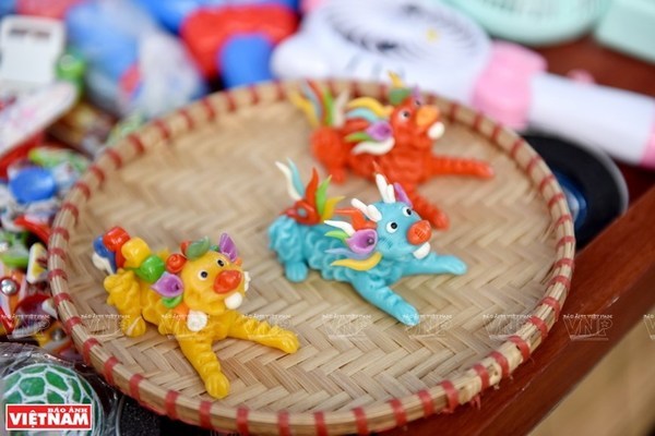 Toy figurine making in Xuan La village