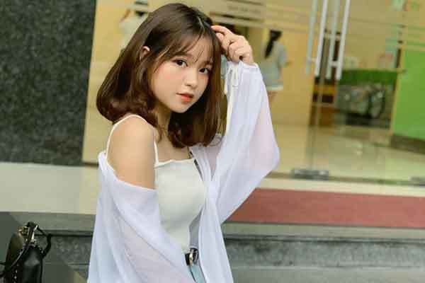 Bạn gái tin đồn mới của Quang Hải là hot girl quen mặt dân mạng