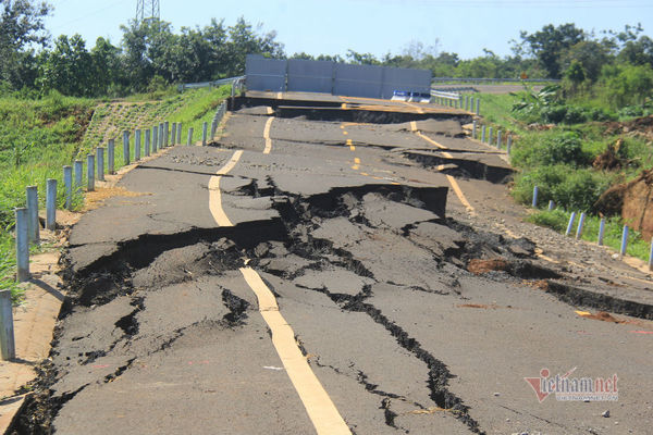 Công an điều tra vụ đường tránh 250 tỷ đứt gãy như động đất ở Gia Lai
