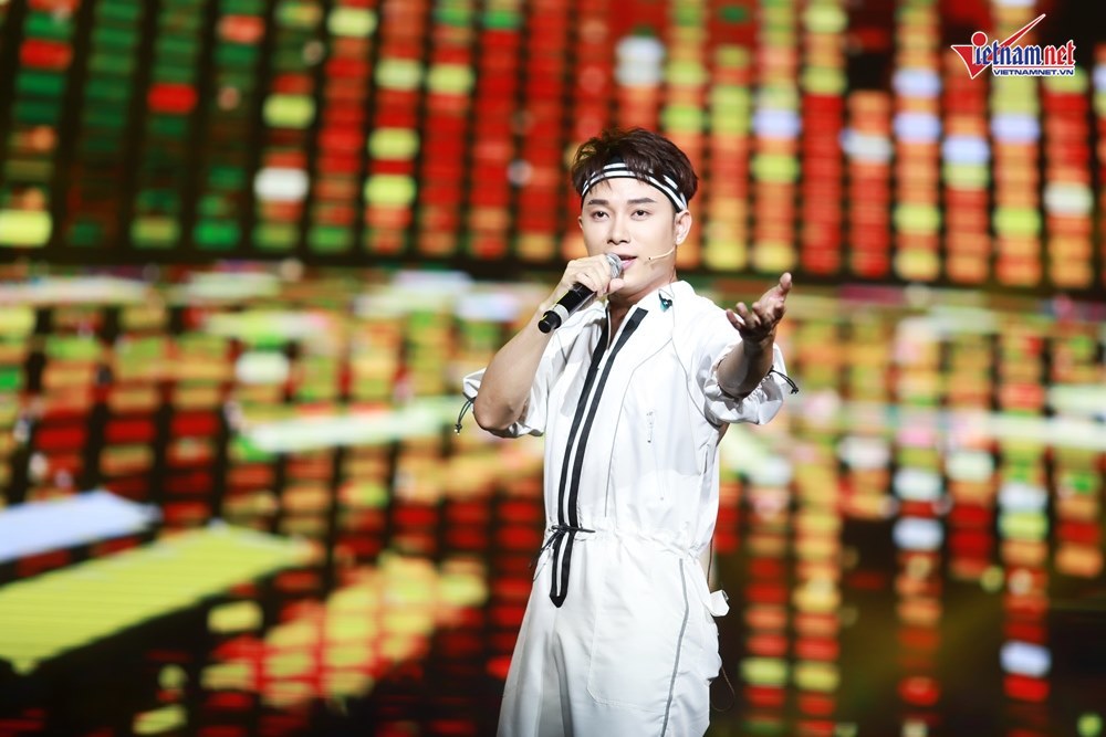 Trúc Nhân xúc động vì hơn 2.000 fan hát lấn át cả giọng mình trong đêm diễn cùng Bích Phương, ITZY