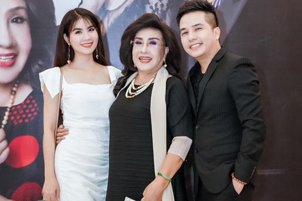 NSND Lệ Thuỷ vui mừng vì con lên chức ông chủ