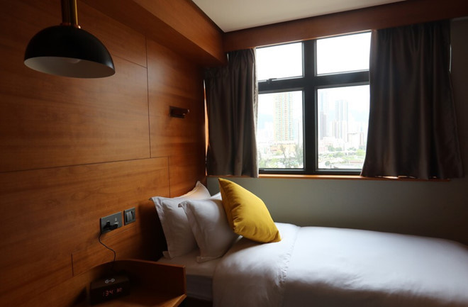 Giá nhà quá đắt, người trẻ Hong Kong thuê nhà chung, chia chỗ ở
