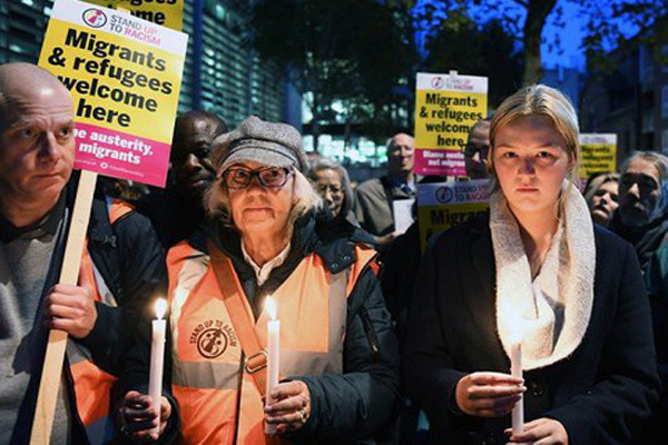 Nghe VietNamNet: Đại sứ Việt Nam tại Anh đến hiện trường vụ 39 người thiệt mạng