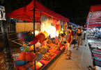 'Cháy túi' ở chợ đêm phố cổ Luang Prabang
