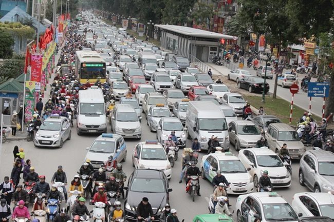 Hanoi seeks ways to reduce congestion caused by personal vehicles