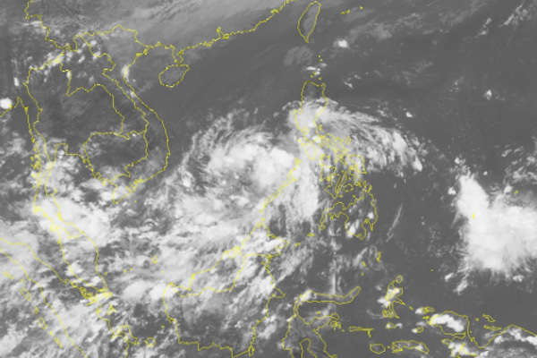 Nghe VietNamNet: Áp thấp nhiệt đới di chuyển nhanh, khả năng thành bão giật cấp 10