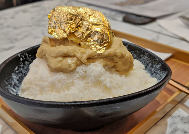 Sầu riêng phủ vàng 24K, món tráng miệng sang chảnh hút khách