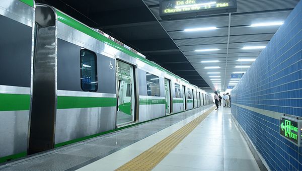 Hanoi’s first metro line conducts trial run again, official start unknown