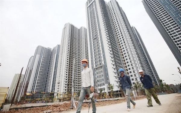 Capital flows into real estate sector despite VN central bank's measures to tighten lending
