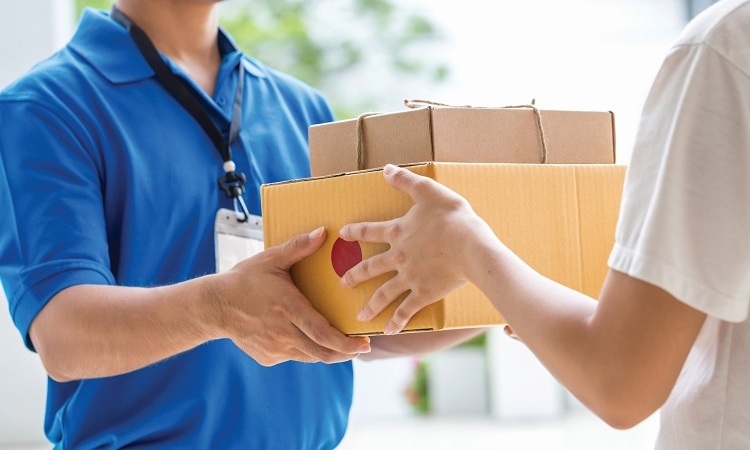 Express-delivery providers compete in growing market