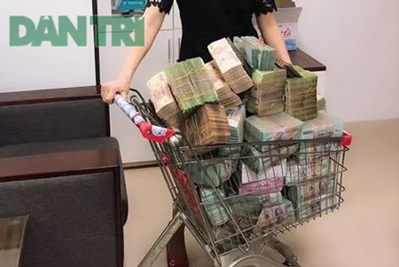 Khuân 1 hộp vàng, cõng bao tải tiền mặt đi mua căn nhà phố