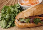 Story of Vietnamese “banh mi” introduced in foreign newspaper