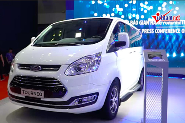 Đánh giá xe: Khám phá nhanh Ford Tourneo tại Vietnam Motor Show 2019