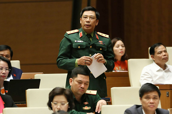 Nước ngoài liên tục điều tàu vào Biển Đông, Việt Nam sẵn sàng tình huống xảy ra