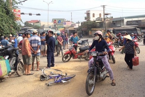 Xe ben cán chết nam sinh đi xe đạp ở Đồng Nai rồi bỏ chạy