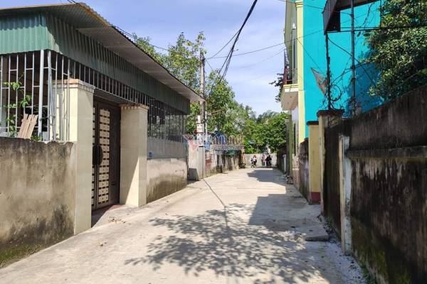 Thiếu nữ mất liên lạc khi đi Anh, môi giới trả lại bố mẹ 1 tỷ rồi biến mất