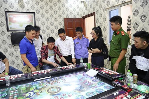 Bac Ninh police arrest 24 foreigners in raid on gambling dens