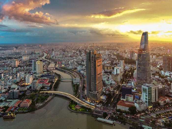 Top 2 tốt nhất thế giới, đến Việt Nam làm việc và cưới nhau