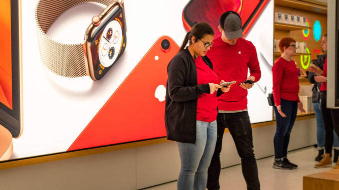 Apple kiếm được 64 tỉ USD trong quý 4