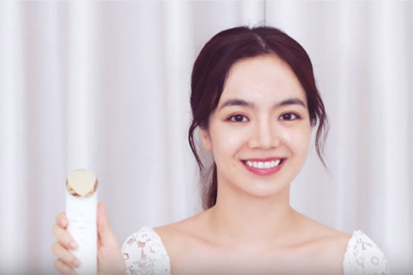 Emmi Hoàng bật mí ‘bảo bối’ chăm da sạch sâu từ gốc