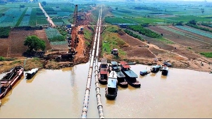 Nước sạch Hà Nội: Mua đắt của doanh nghiệp, tăng giá cho dân