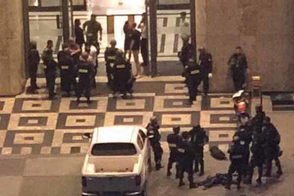 Doanh nhân khống chế con tin ở Landmark 81, cảnh sát ném quả nổ giải cứu