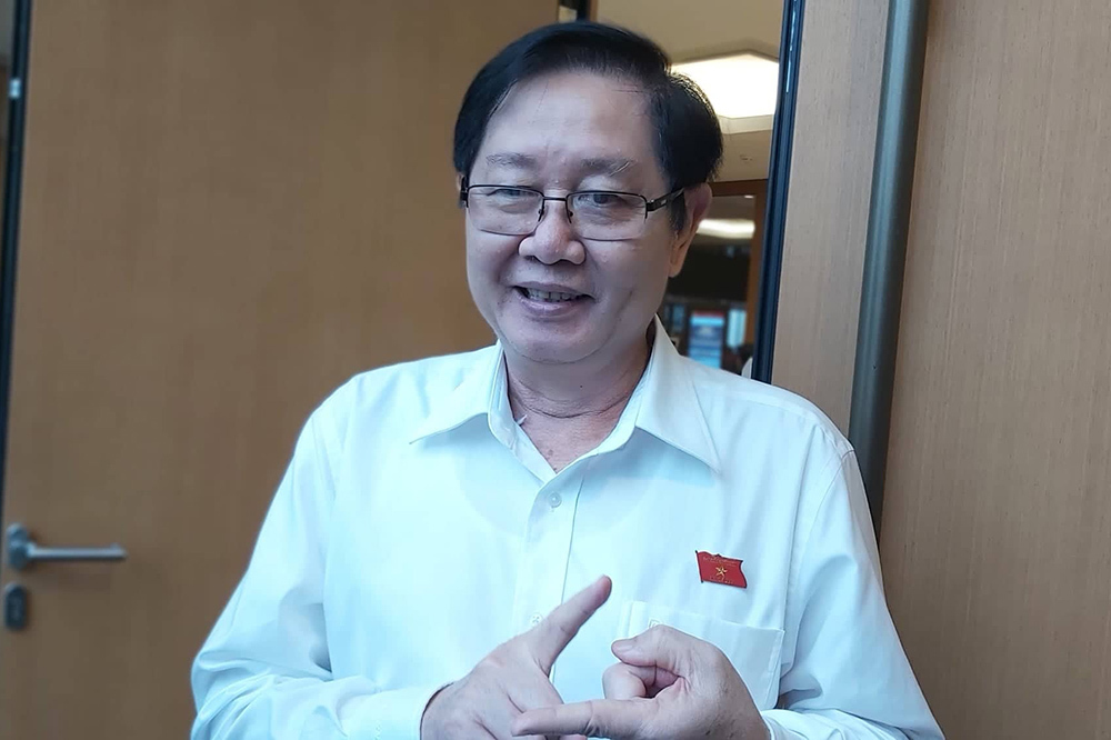 Nghe VietNamNet: Công chức làm việc hơn 8h, trưa không nghỉ, tối về muộn