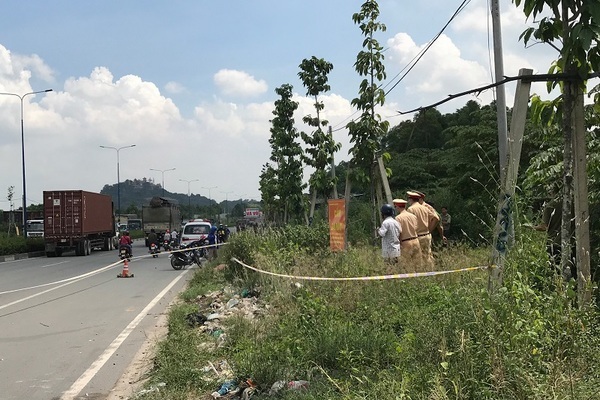 Nam thanh niên chết trong bụi cỏ ven đường ở Bình Dương